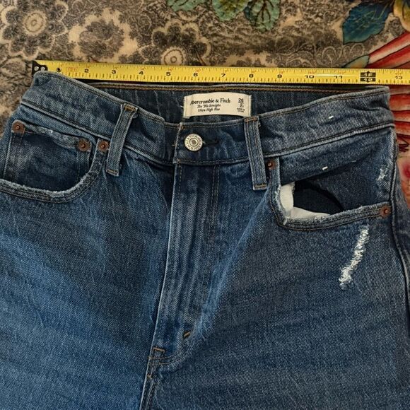 ABERCROMBIE & FITCH women’s The 90’s straight Ultra High Rise distressed denim - Picture 5 of 10
